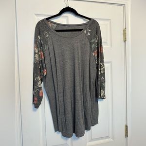 NWT Torrid 3/4 Grey Shirt w/floral sleeves 2X